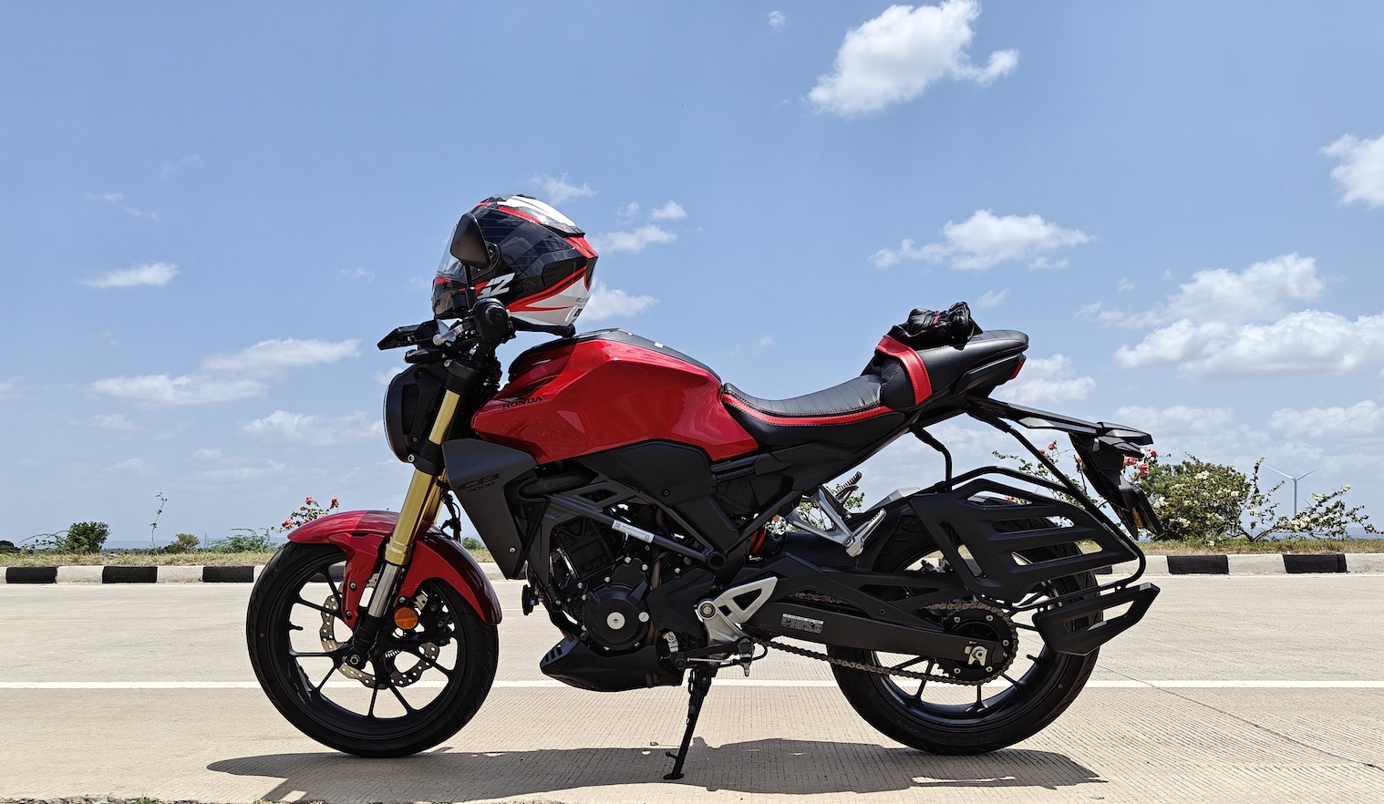 CB300R Side